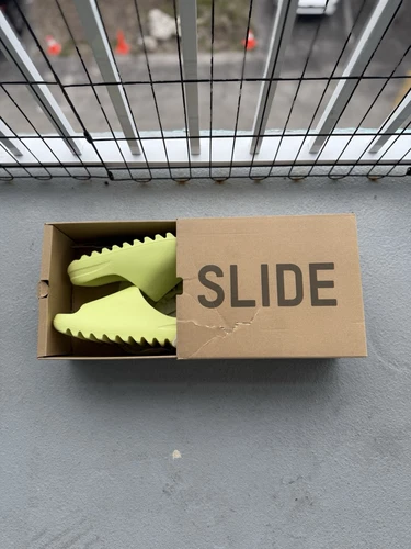 Taglia 8 Yeezy Slides verde brillante