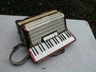 sehr schönes rotes Akkordeon Hohner Concerto 3 mit 72 Bässen