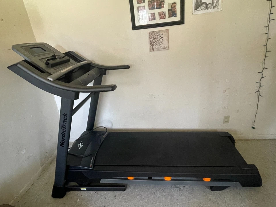 Cinta de correr NordicTrack c970 PRO, longitud: 6 pies, 10 pulgadas Ancho: 3 pies 1 pulgada Foto 3 de 4