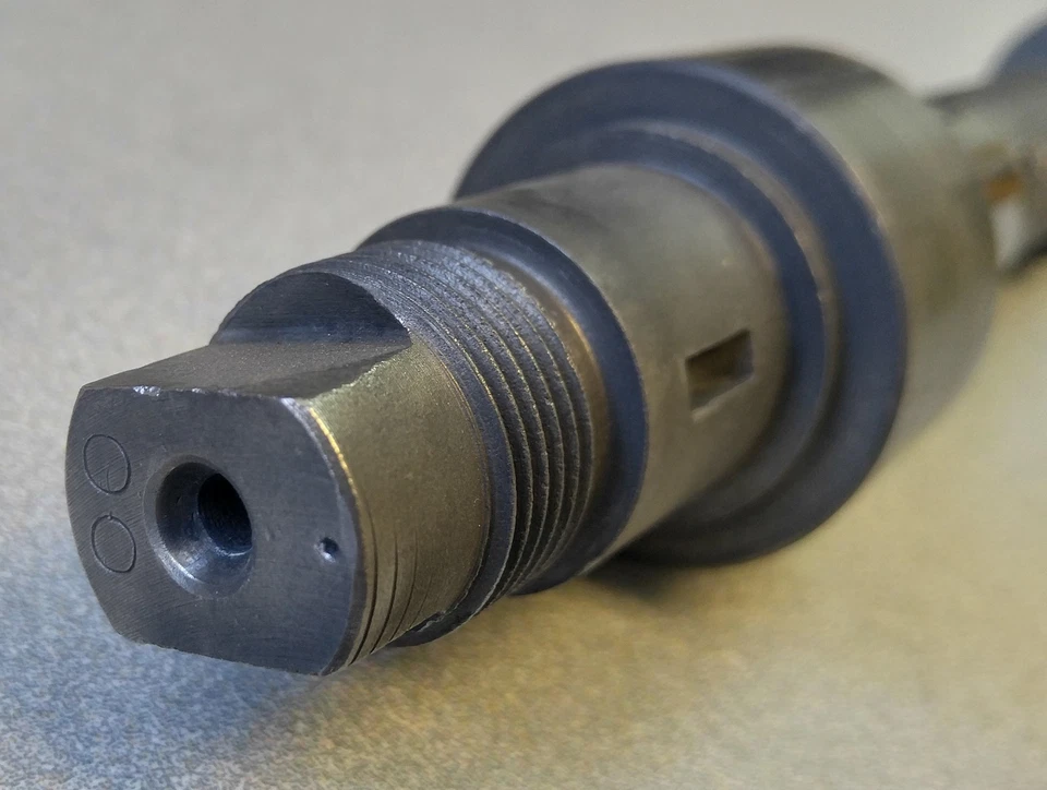 EXCELLENT USED ORIGINAL GENUINE PORSCHE 911 T MFI CAMSHAFT LEFT SIDE 1972-73 — 第 3/4 张图片