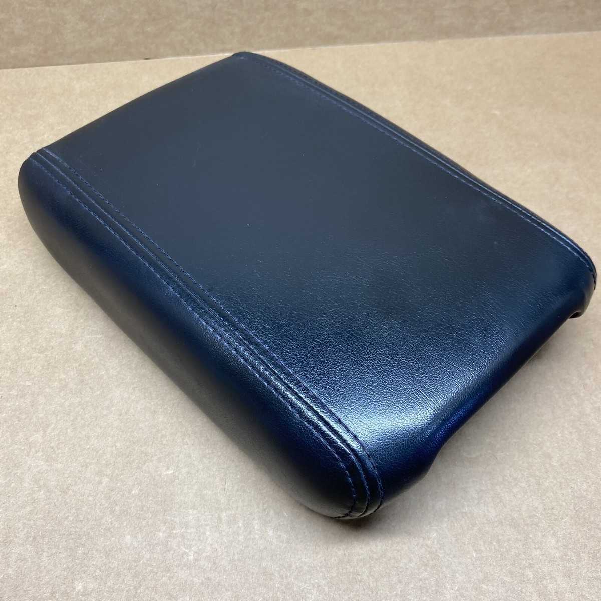 07-17 OEM Traverse Acadia Enclave Outlook Center Console Lid