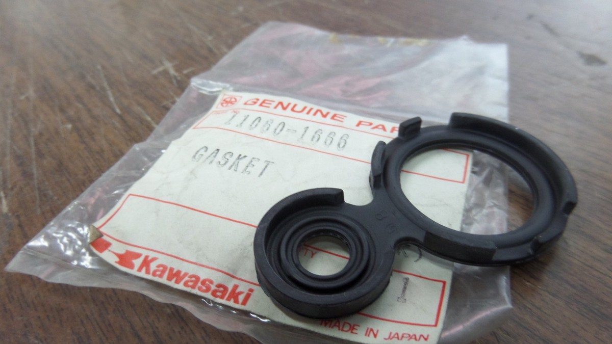 ちゃきぞう NOS Kawasaki Bearing Cap Gasket 1995 1996 1997 ZX600 Ninja 11060