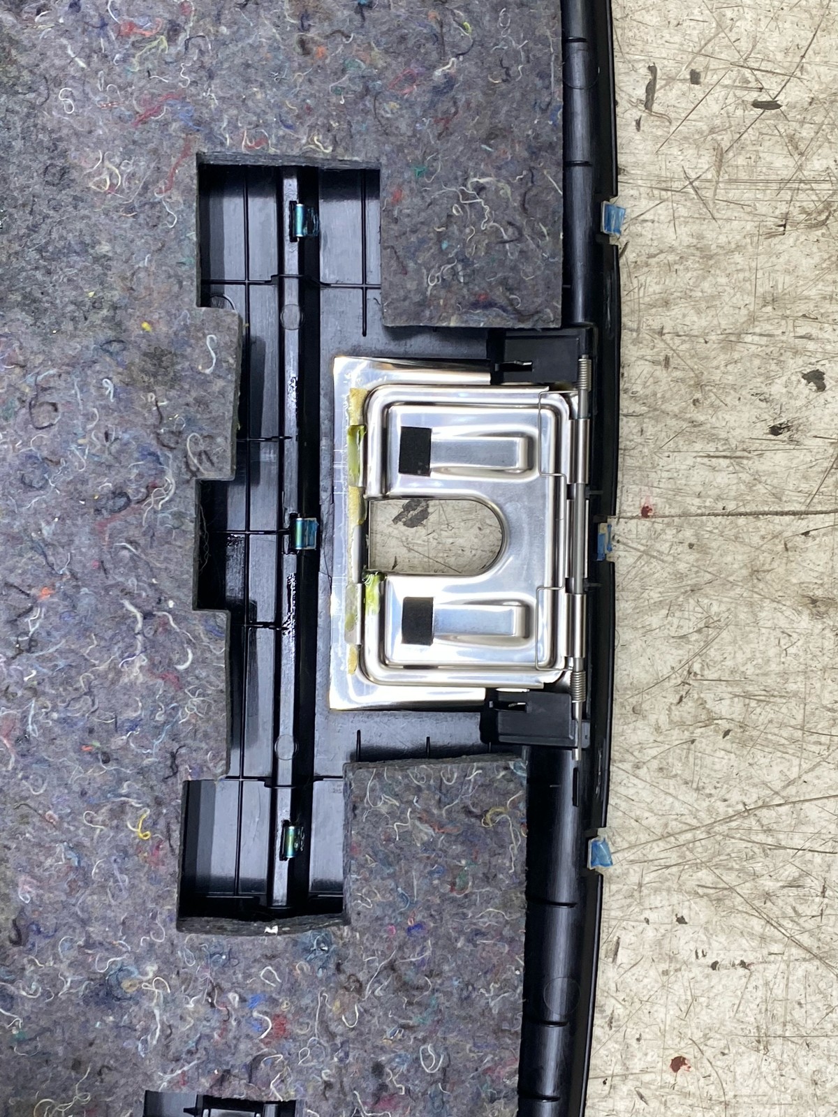 2015-2020 BENTLEY BENTAYGA OEM REAR TRUNK SILL SCUFF PLATE LOCK PANEL 36A864483