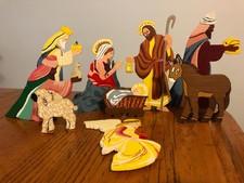 Vtg 9-pc Hand-Painted Wooden Nativity Creche Manager Figures
