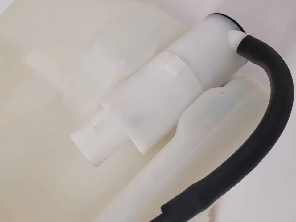 Chevrolet Avalanche 1500 2007-2013 depósito de lavado  Foto 2 de 4