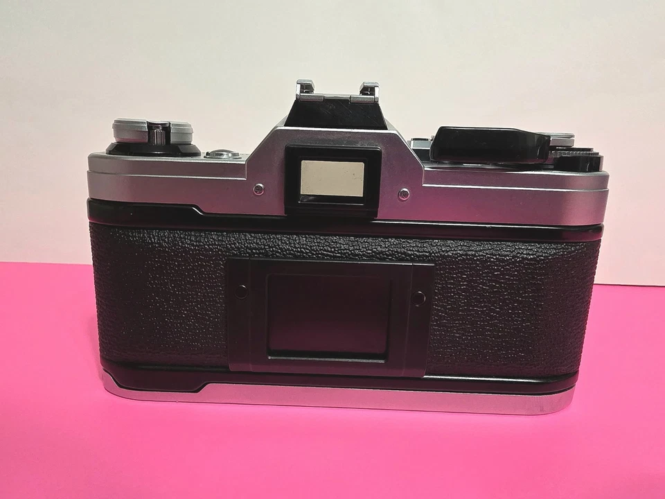 Cámara fotográfica Canon AE-1 35 mm SLR con película FD de 50 mm probada y ¡funciona muy bien! Foto 2 de 4