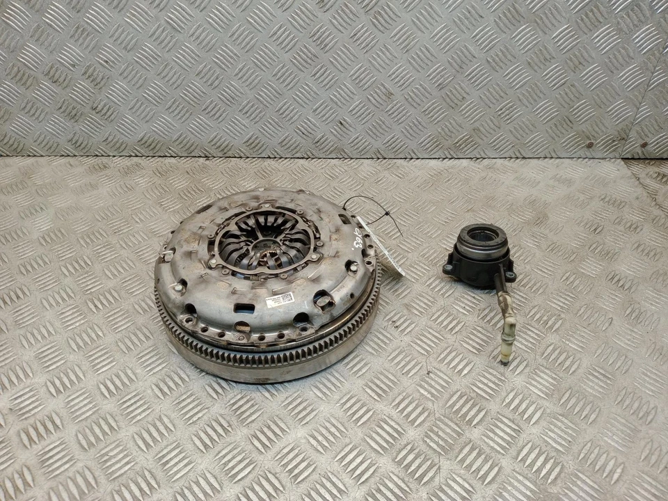 SEAT TARRACO FLYWHEEL DUAL MASS CLUTCH KIT 1.5 PETROL 05E105266M MK1 2018-2024 - Image 2 of 4