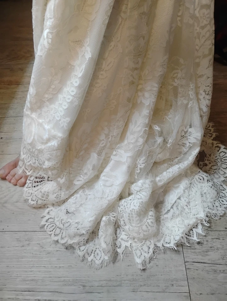 Classic Rebecca Ingram wedding gown Sz 2 train lace, trimmed corset - Image 2 of 4