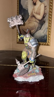 Marvel Gladiator Hulk Statue Thor Ragnarok Diamond Select Collectible Figure