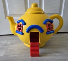 BLUEBIRD TOYS - VINTAGE BIG YELLOW TEAPOT TOY - 1981 - RETRO TOY - NO FIGURES 
