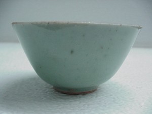ANTIQUE Chinese MING ? QING ? PORCELAIN WINE CUP GREEN GLAZE 2.75" WIDE NICE ONE