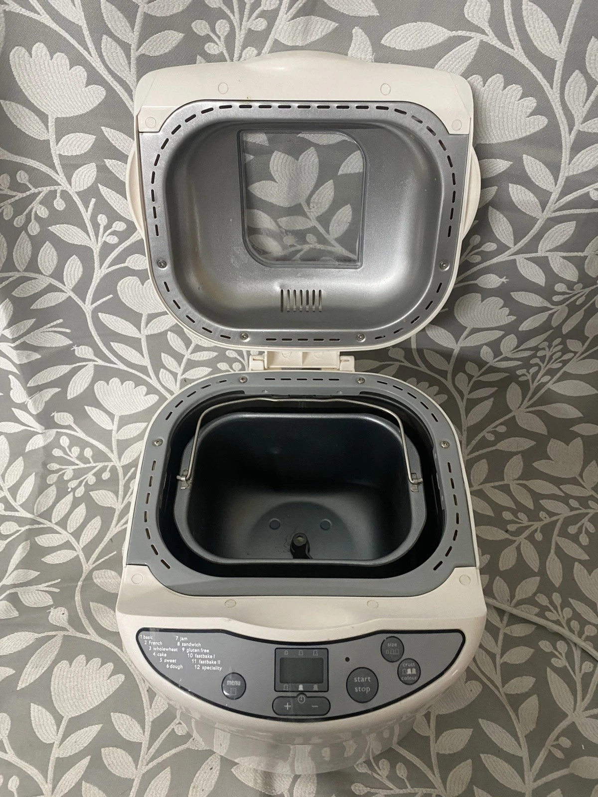 Russell Hobbs 18036 Bread Maker Fast Bake Bread Machine Kitchen 660W White
Opens in a new window or