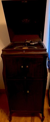Victor Victrola 1922 VV-110 Floor Cabinet Crank Phonograph Talking Machine Co.