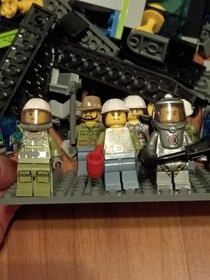 LEGO City: Volcano Heavy-Lift Helicopter (60125)    Read DESC