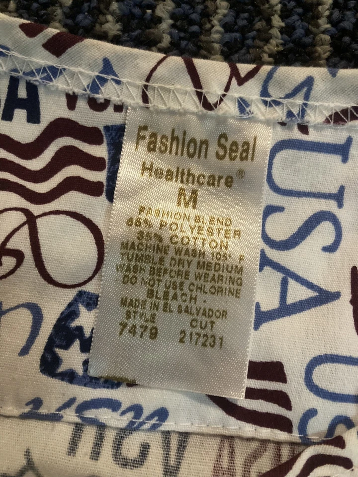 Lote De 2 Mujeres Medianas Bandera EE. UU. Cinta Exfoliante Manga Corta Larga Enfermera Patriótica Foto 2 de 4