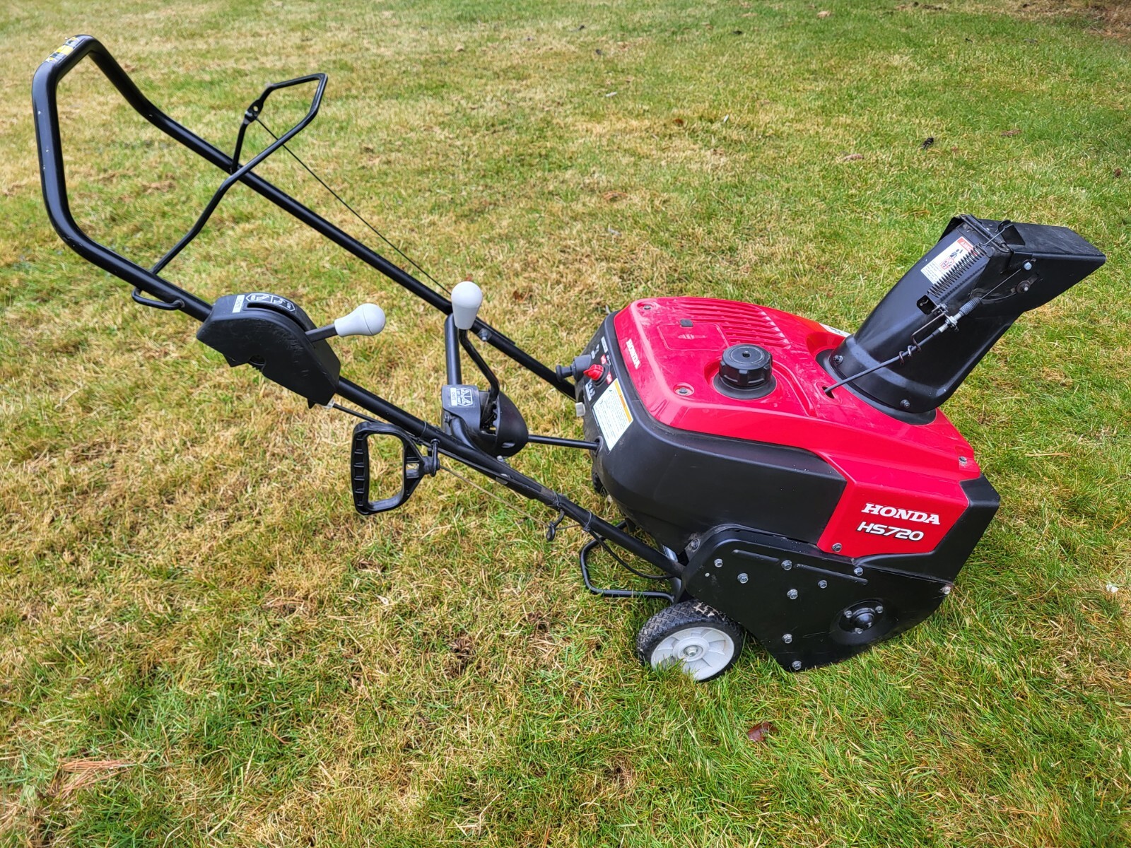 Snowblower HONDA HS720 gas snow thrower, excellent condition, one owner