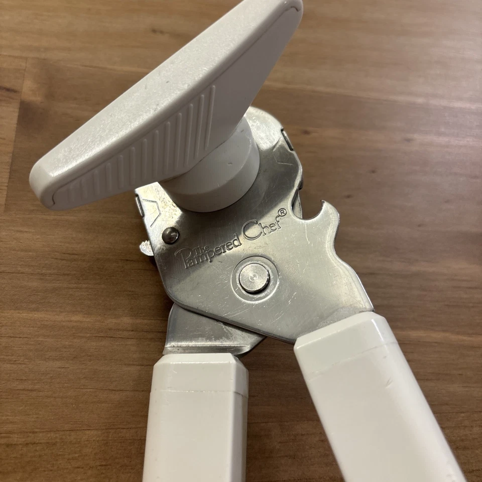 Pampered Chef Safety Smooth Edge Can Opener White Manual Bottle 2758 Retired - Image 2 of 4