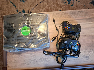 Microsoft Original Xbox Console Bundle w/ 2 Controllers, Cables, 8GB 480p