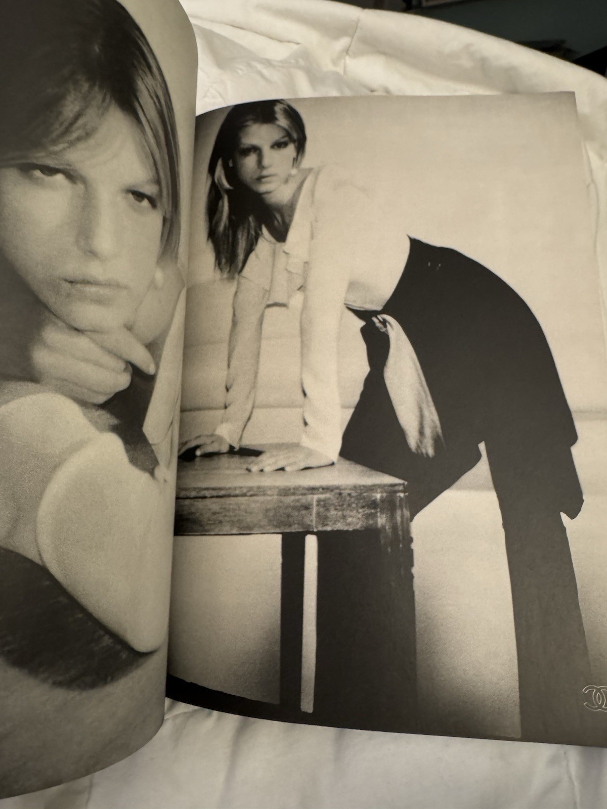 Chanel Lookbook Fall/Winter 2000 model Angela Lindvall Karl Lagerfeld