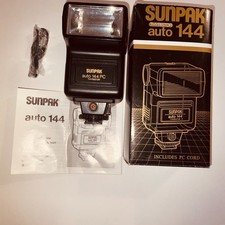 Sunpak Auto 144 Thyristor Flash 650-144 Electronic Flash Unit New .