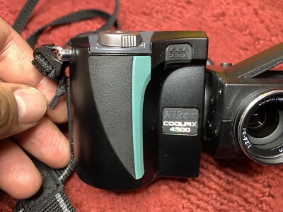 Nikon Coolpix 4500 4.0 MP 1.5