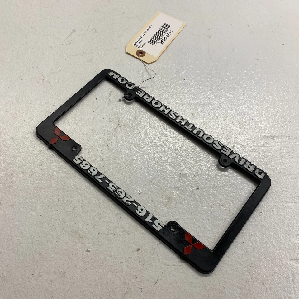 Marco de matrícula de plástico Mitsubishi Foto 3 de 4