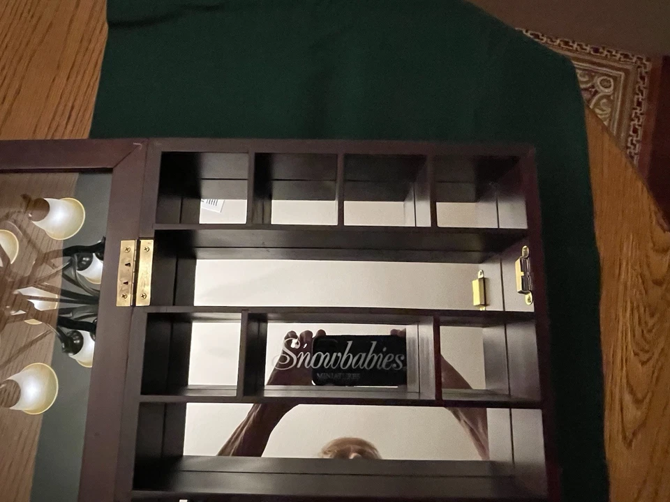 SNOWBABIES Miniaturas de Peltre Madera, Vidrio, Armario de Pared Espejado 23" X 12” Foto 2 de 4