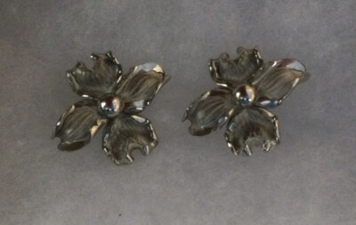 BONU-BOYU  STERLING SILVER FLOWER EARINGS 1 INCH WIDE