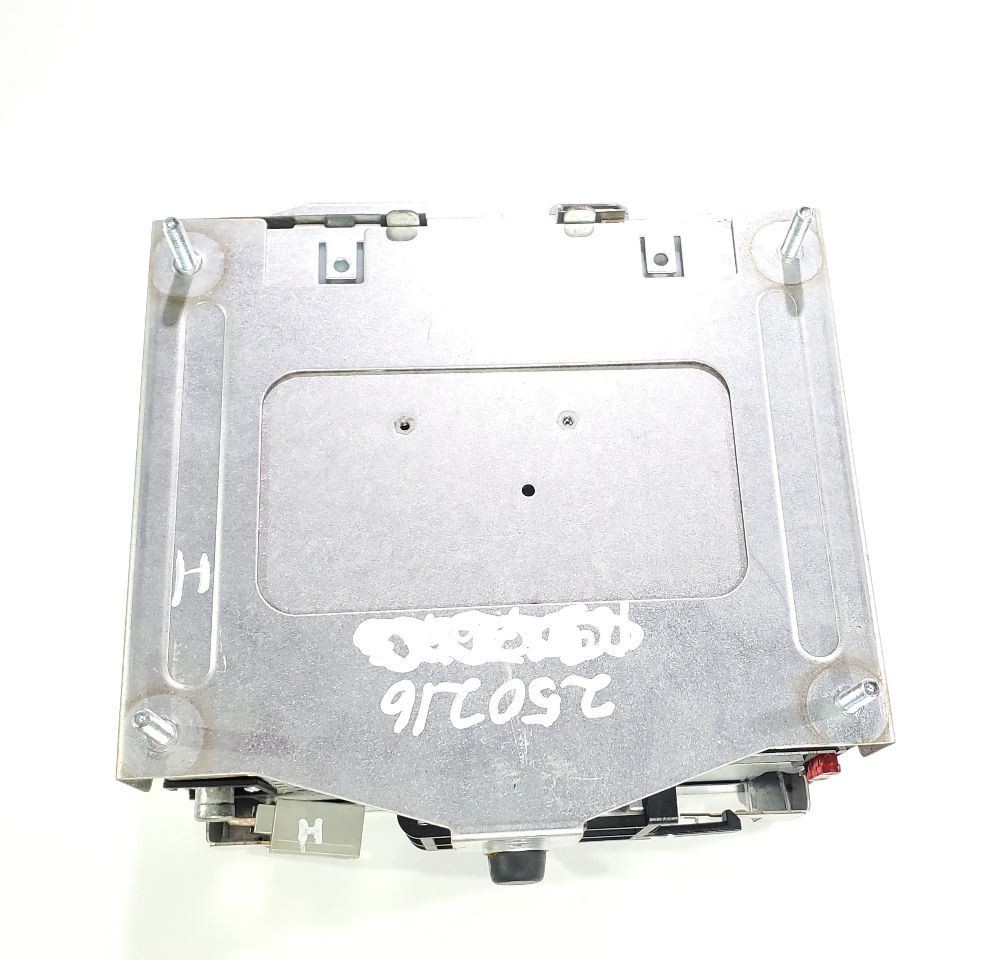 2003 Maserati Spyder Cambiocorsa OEM Radio Receiver Only 067693927