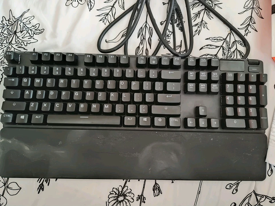 SteelSeries Apex Pro Gen 3 Full Size Mechanical Gaming Keyboard - Image 4 of 4