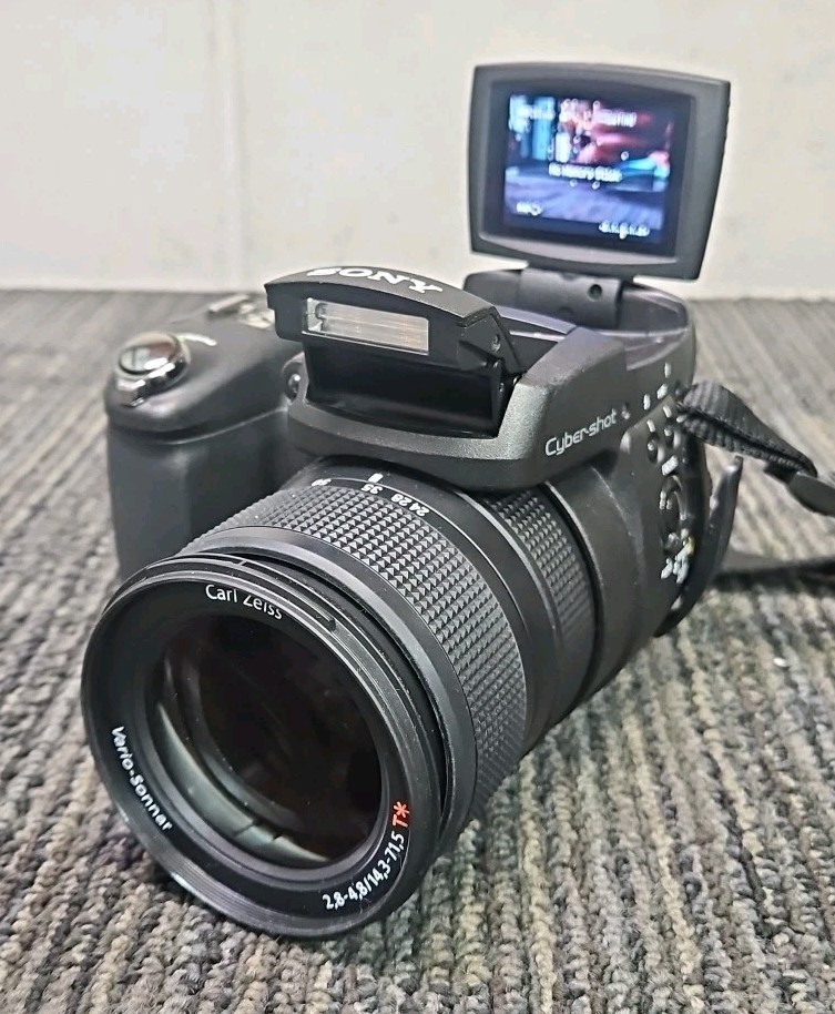 Sony DSC-R1 Cyber-Shot 10.3 MP Digital Still Camera with