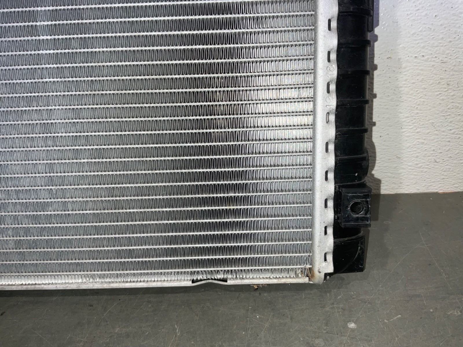 ✅ 2017 2018-2023 AUDI R8 FRONT COOLANT COOLING RADIATOR W/ AIR DUCT OEM 063M