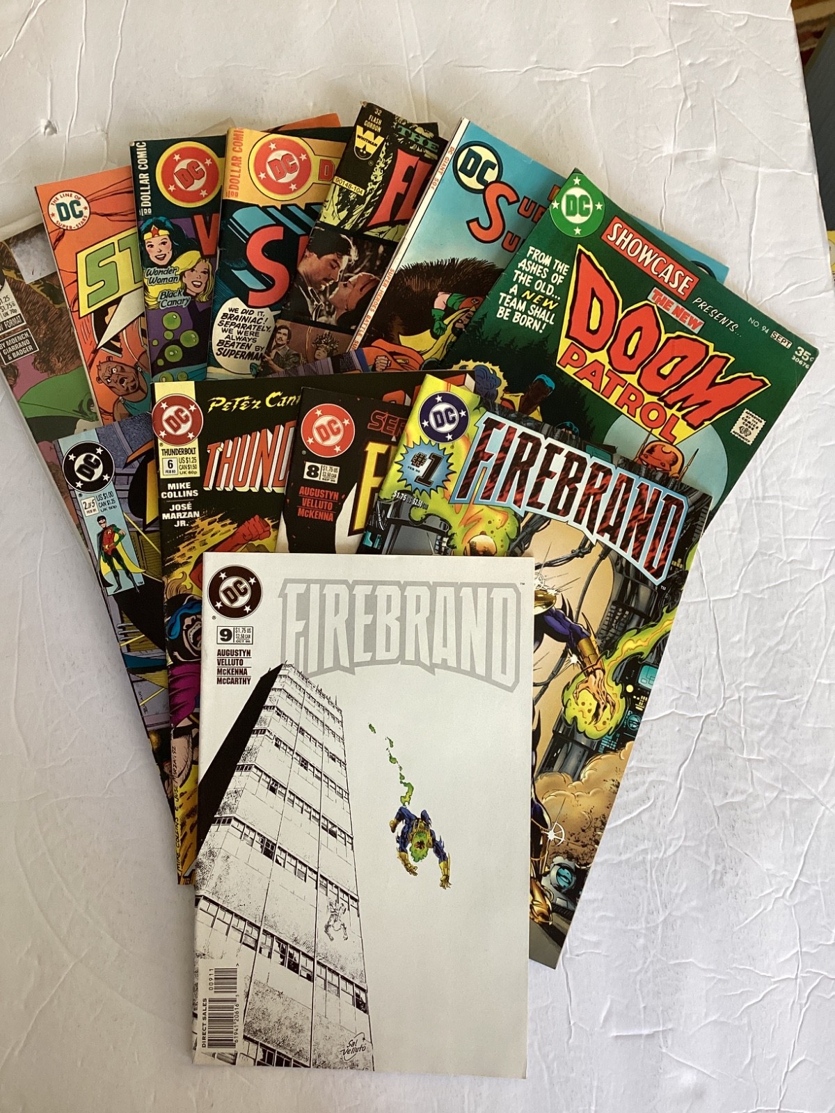 DC Comics 12 Book Mixed Comic Lot. Lot B