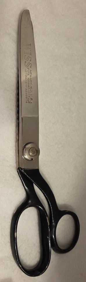 VINTAGE WISS 9" Pinking Shears - Newark, N.J. - Four Patents Noted On Blade - Image 2 of 4