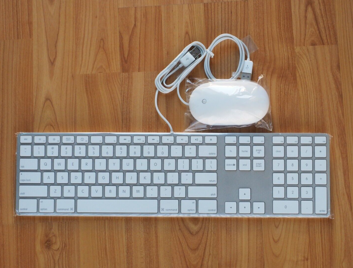 Apple A1243 Wired Keyboard - 2 USB Ports W/Apple Wired