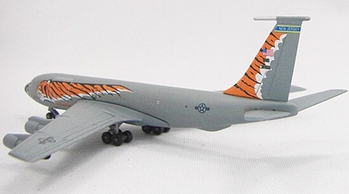 Dragon Warbirds 1:400 KC-135 108TH ARW NJ ANG TIGER MEET - 56278 - Picture 3 of 3