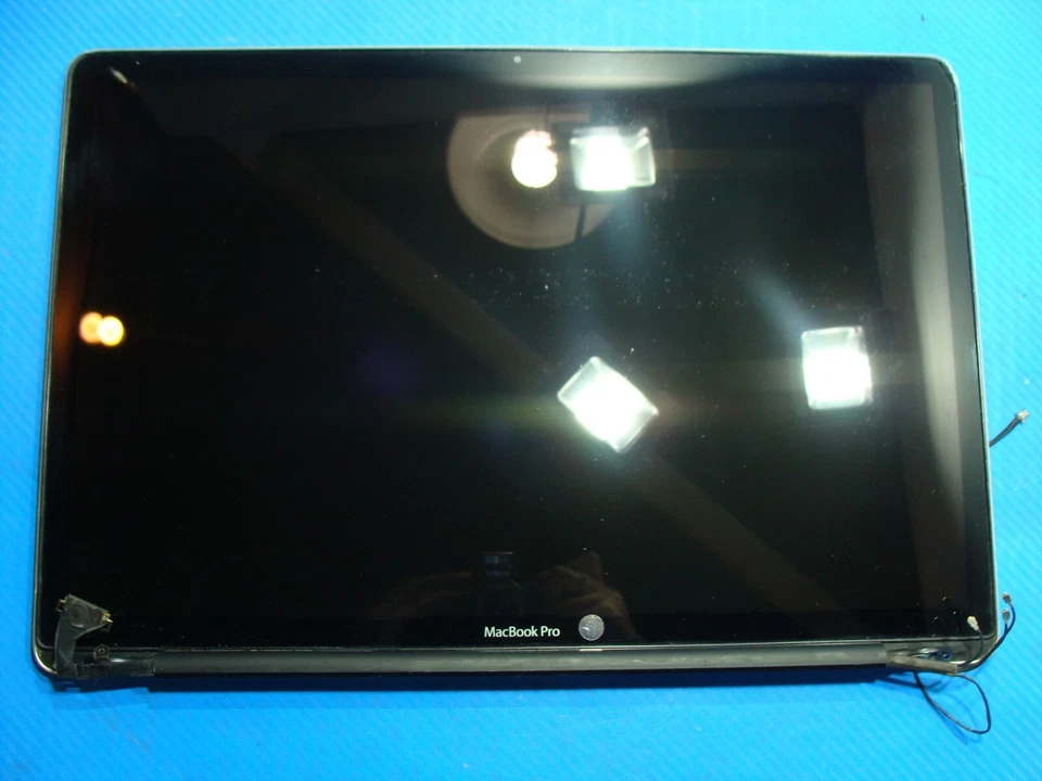 MacBook Pro A1297 17" 2011 MC725LL/A LCD Screen Assembly Silver 661-5963 - Image 2 of 4