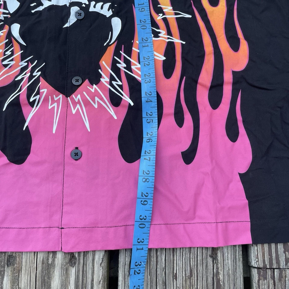 Camisa Y2K Ed Hardy FLAMES estampada con botones para hombre talla XL. Nuevo con etiquetas Foto 4 de 4
