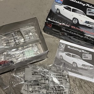 AMT AMT1117M/12 1/25 - Maqueta de Dodge Challenger R/T de 2009 , color/modelo surtido AMT AMT1117M/12 1/25 - Maqueta de Dodge Challenger R/T de 2009 , color/modelo surtido