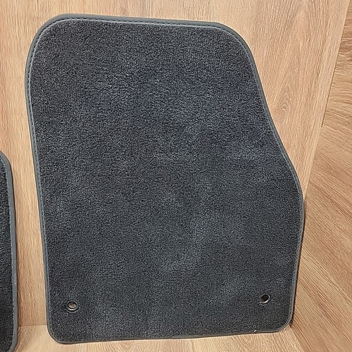 Juego de alfombrillas deportivas Land Rover Discovery 2018-24 OEM negras 300283-1032 - Imagen 4 de 11