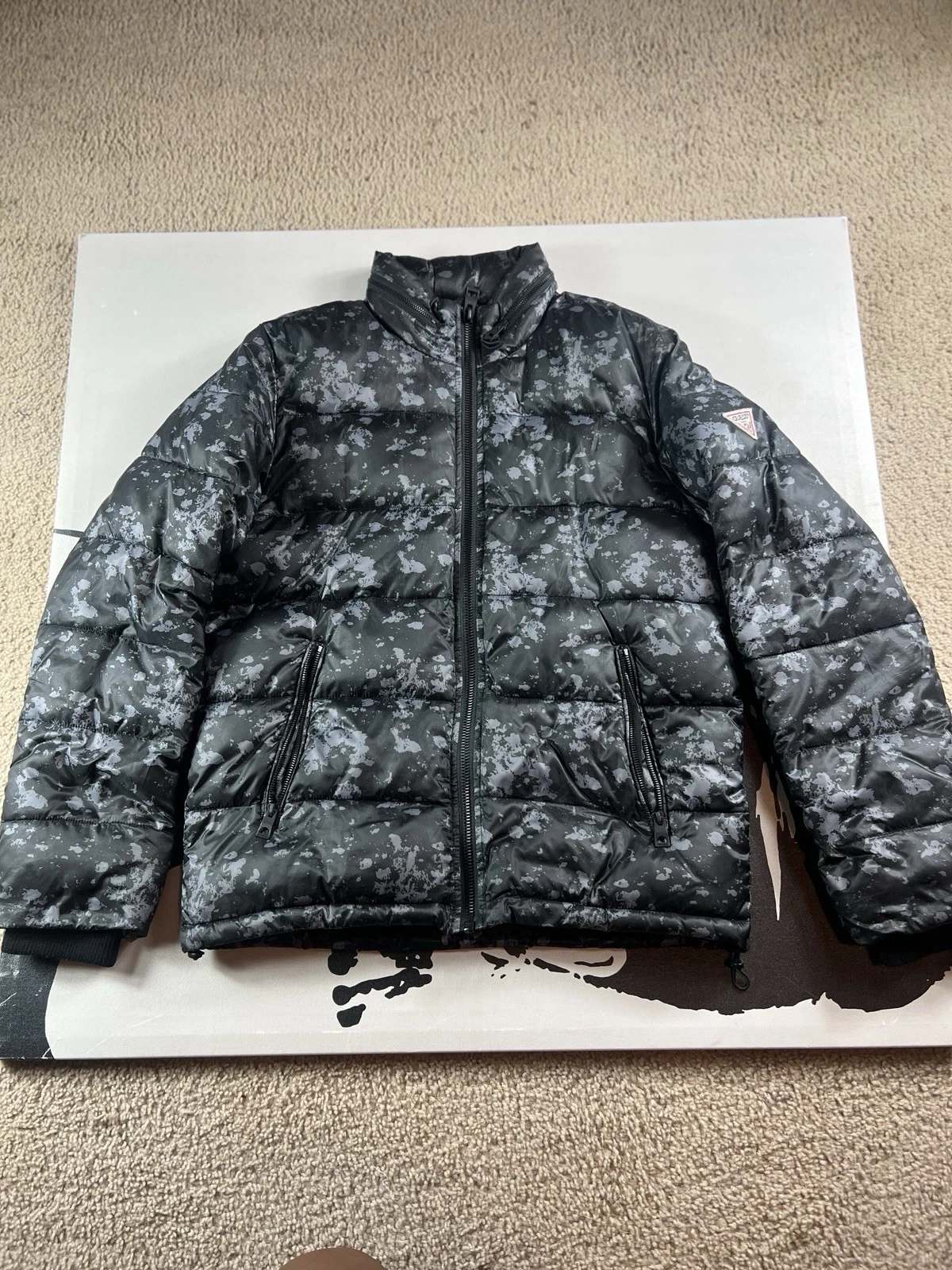 GUESS Men's Black And Grey Puffer Jacket Size Medium