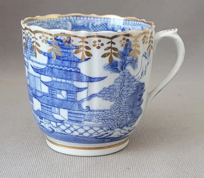 MILES MASON HATCHED PAGODA PATTERN 47 COFFEE CUP C1805-10 - Image 1 of 4