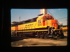 12416 VINTAGE Train Engine Photo 35mm Slide BNSF 2533 GP38M-3 TULSA OK 5-17-17