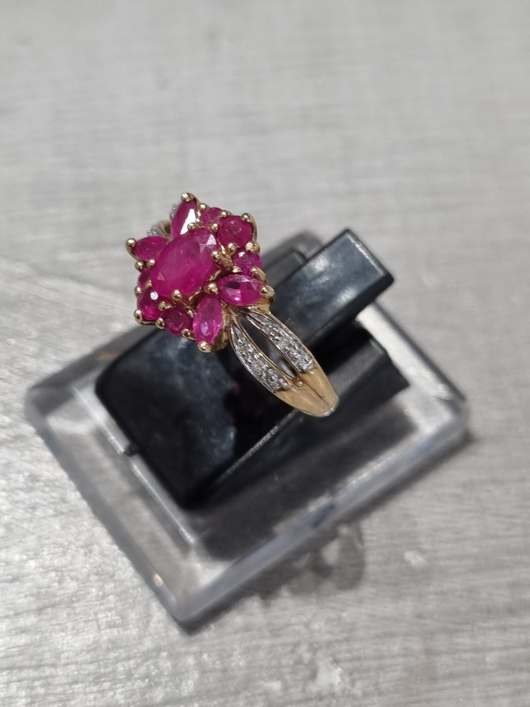 9ct Yellow Gold Ruby Diamond Cluster Split Shank … - image 3