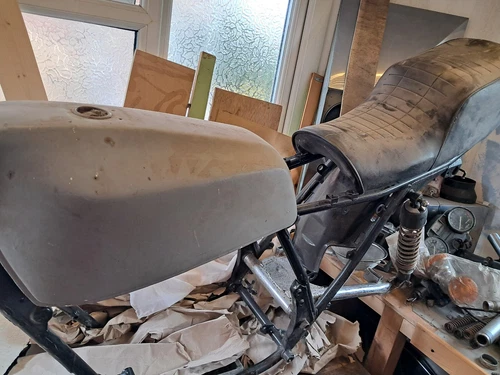 Kawasaki Gpz550 D1 1981 Project spares or repair - Picture 1 of 24