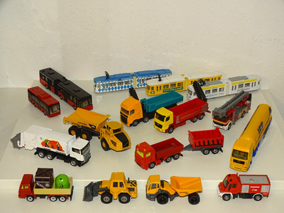 Siku 1:87 Konvolut LKW Scania Mercedes Unimog Tankwagen Straßenbahn Bus Volvo