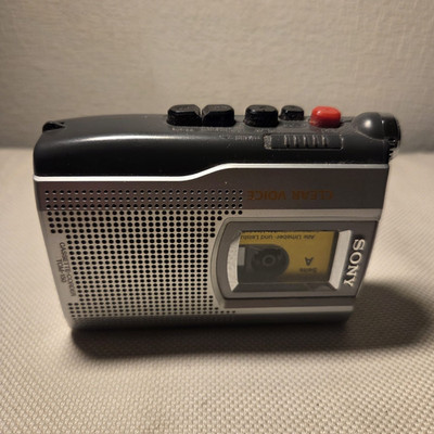 Sony TCM-450 Kassetten-Diktiergerät Handgerät mit klarem Kassettenfach silber