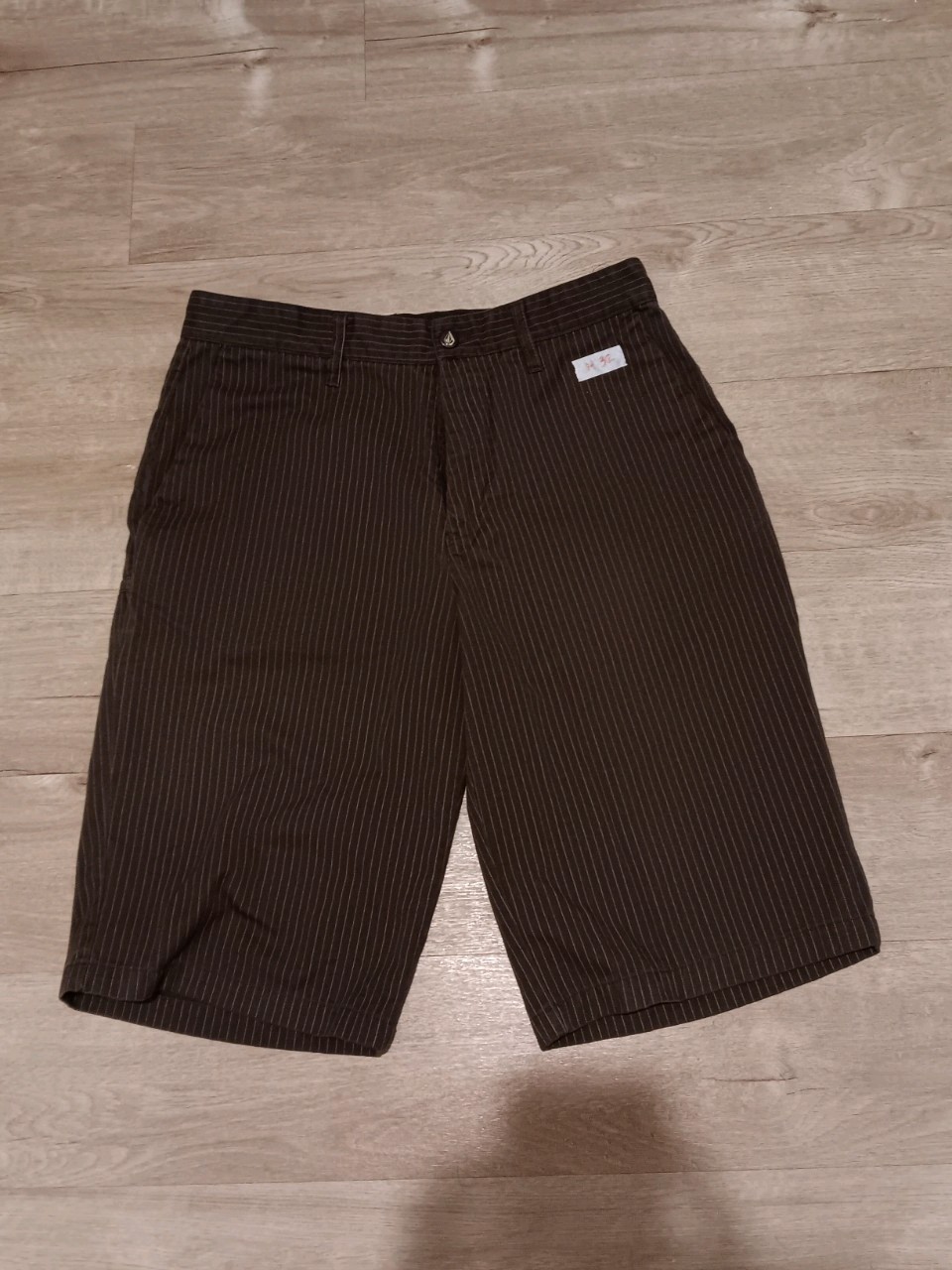 Brown and gold striped volcom stone premium long shorts23in outseam 13in inseam