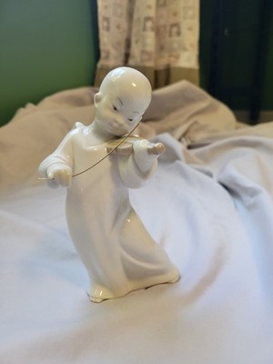 Lladro 4536 Angel Playing Violin with Bow