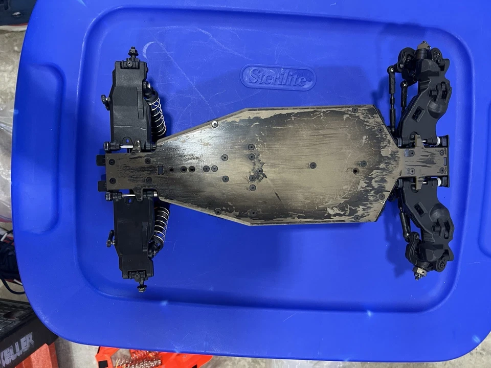 Tekno Eb410 1/10th 4WD Competition Electric Buggy. Slider. Barely Used - Image 4 of 4